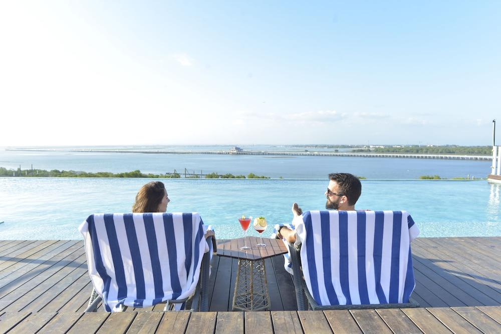 The Crystal Luxury Bay Resort Nusa Dua Нуса-Дуа Экстерьер фото